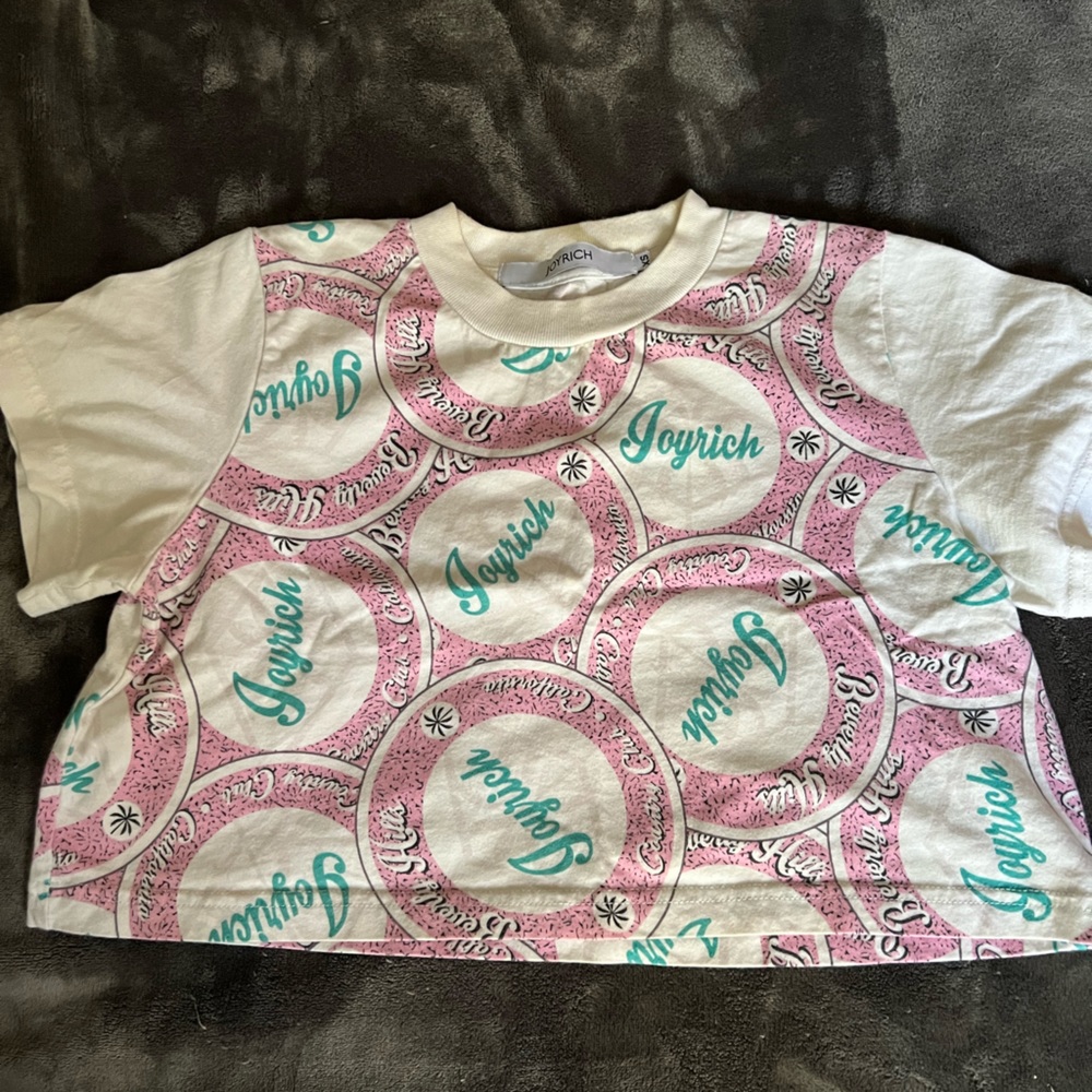 Womens crop top tee shirt.